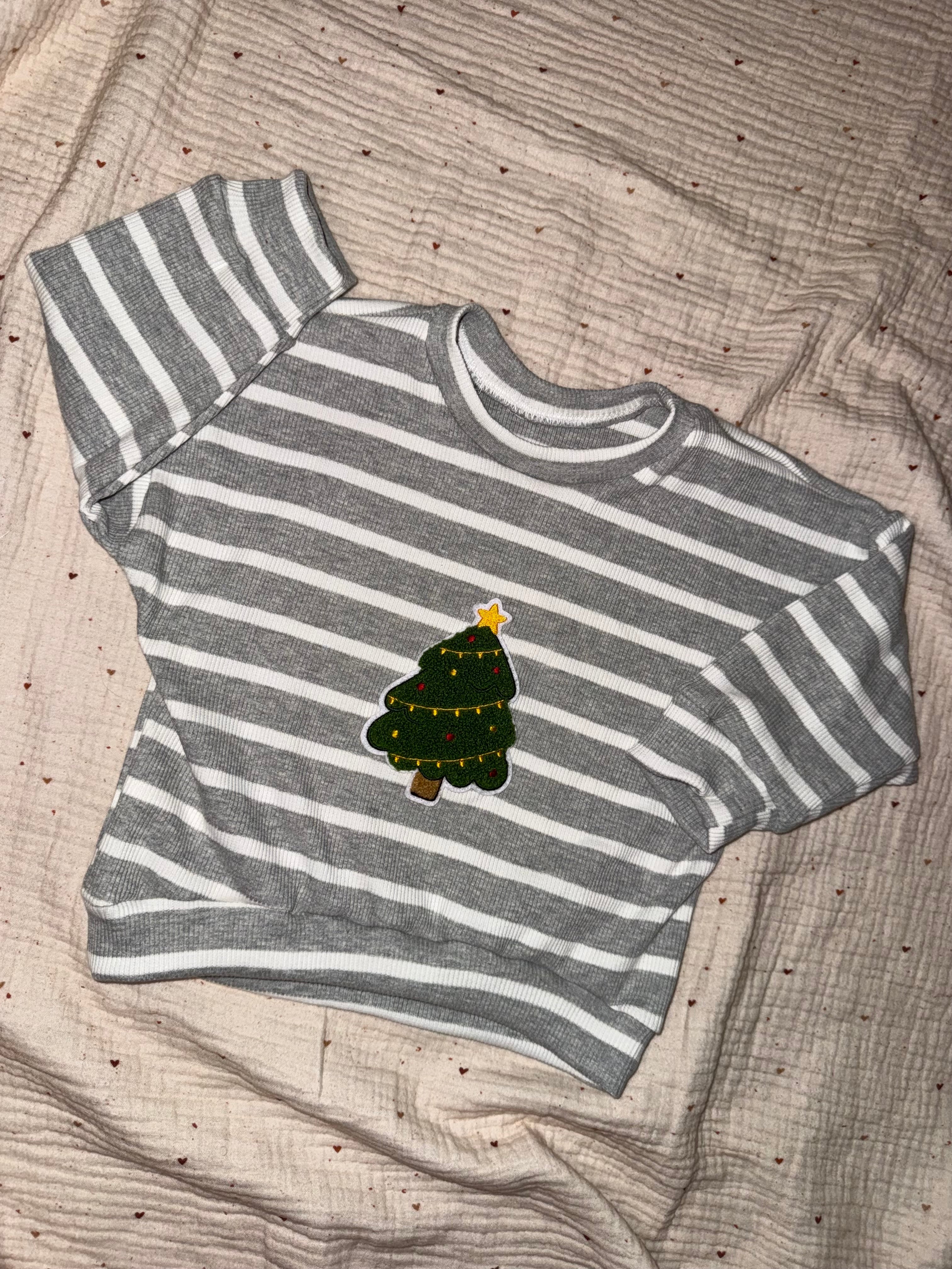 Oversize Pullover mit Tannebaum Patch