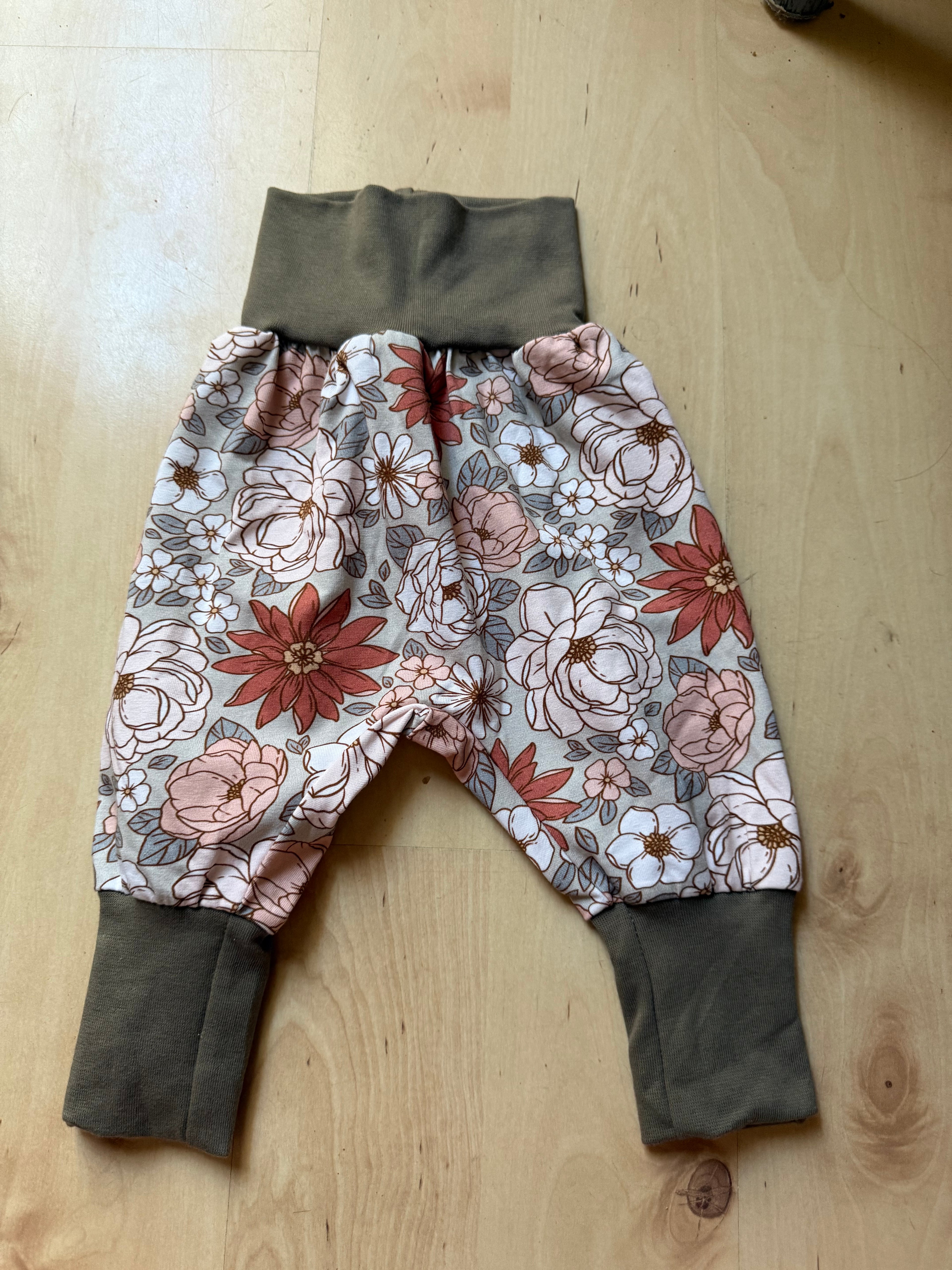 Sarouel fleuri kaki