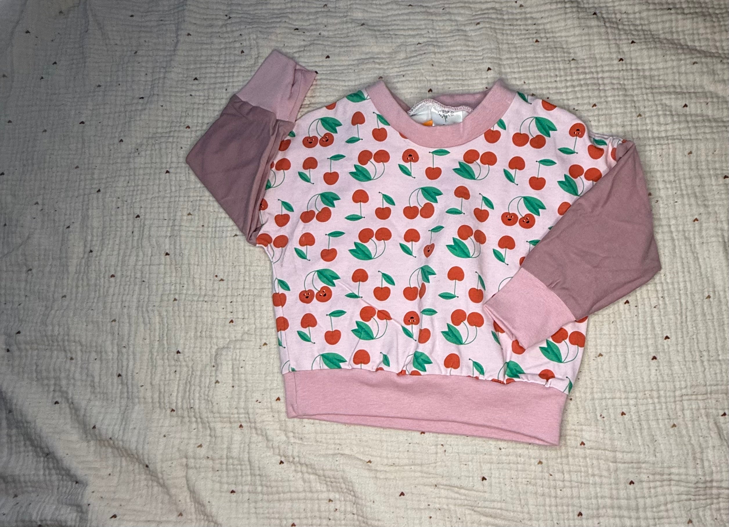 Oversize Pullover Kirschen