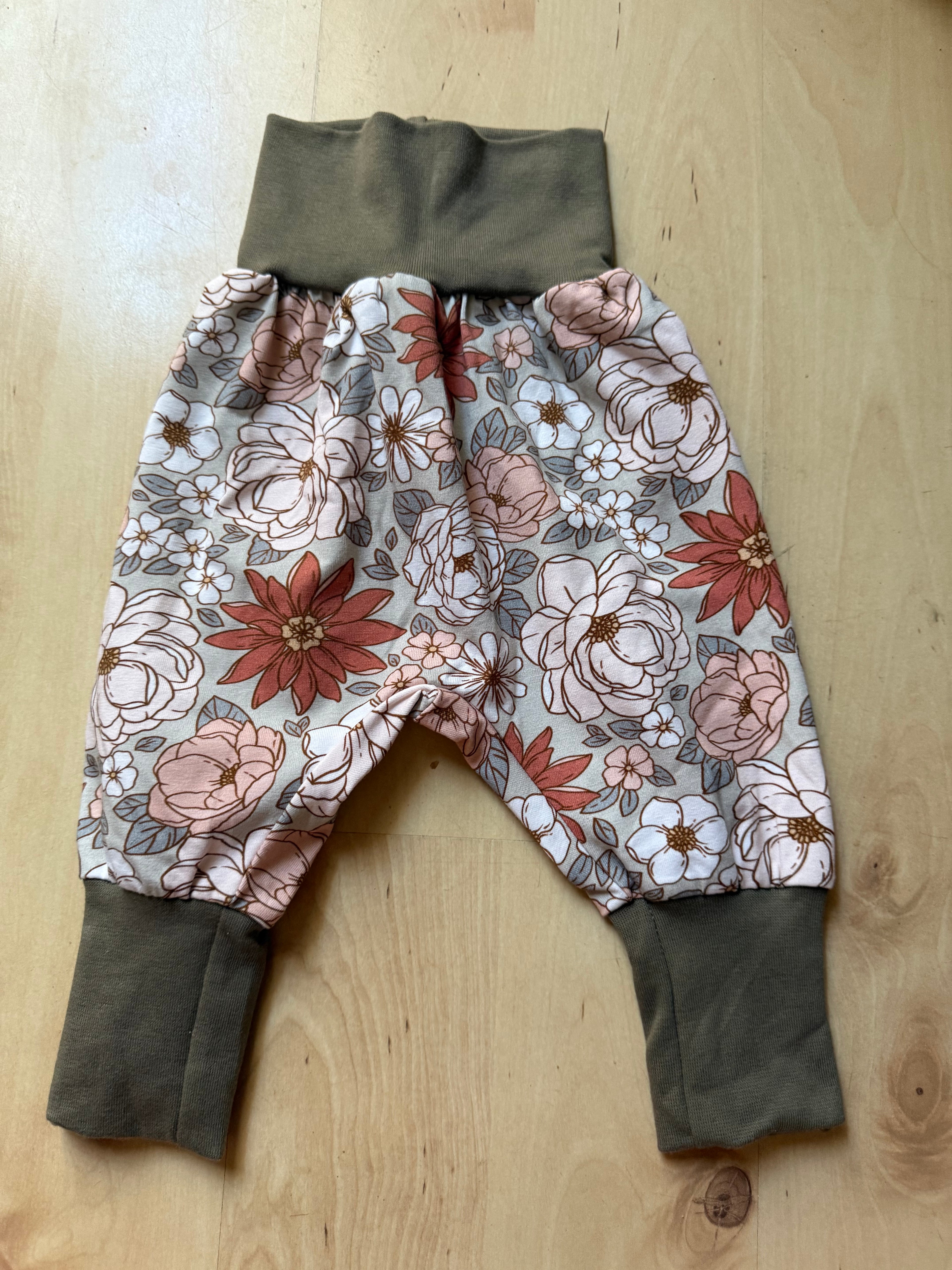 Pumphose Blumen kaki