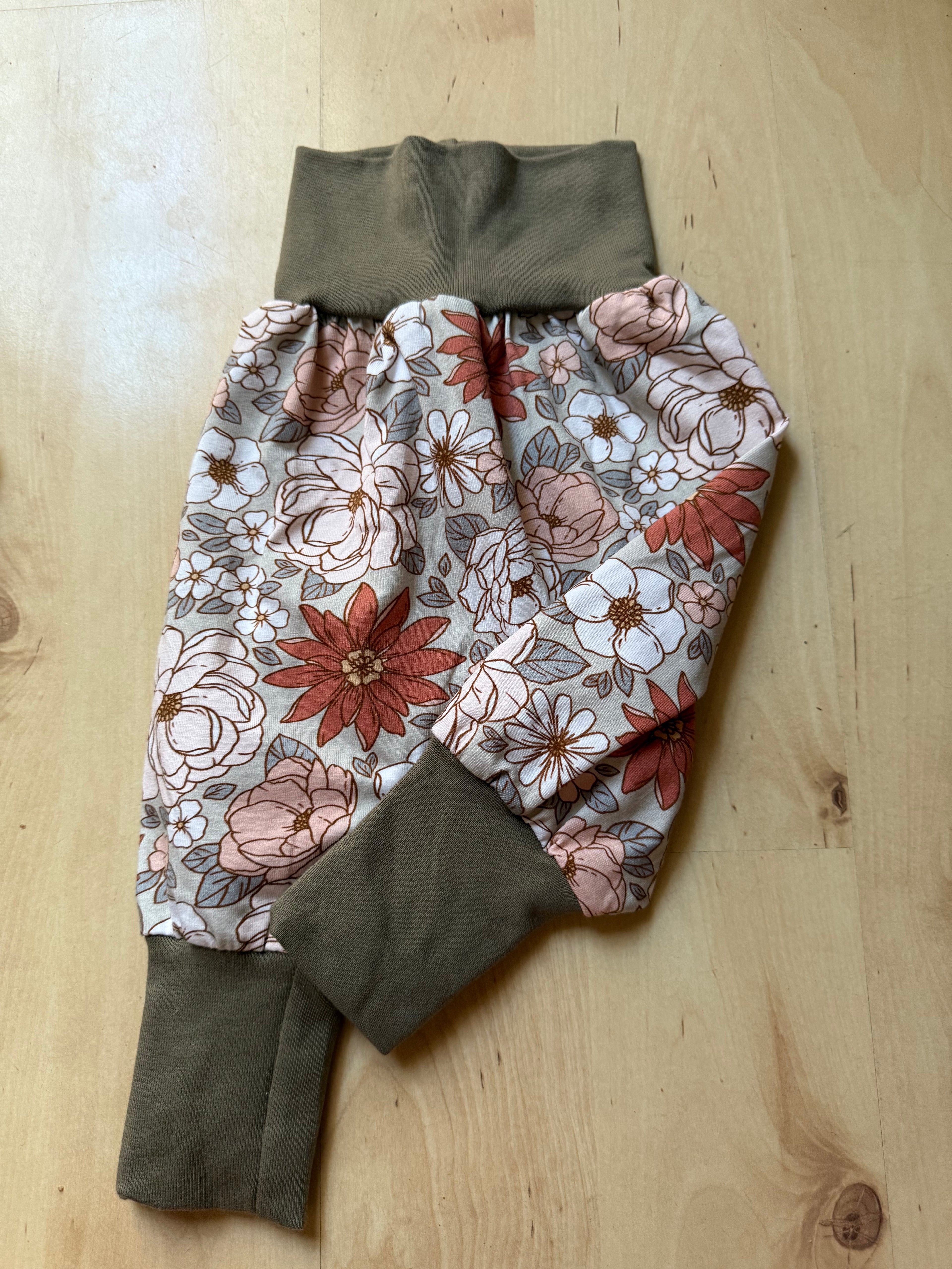 Sarouel fleuri kaki
