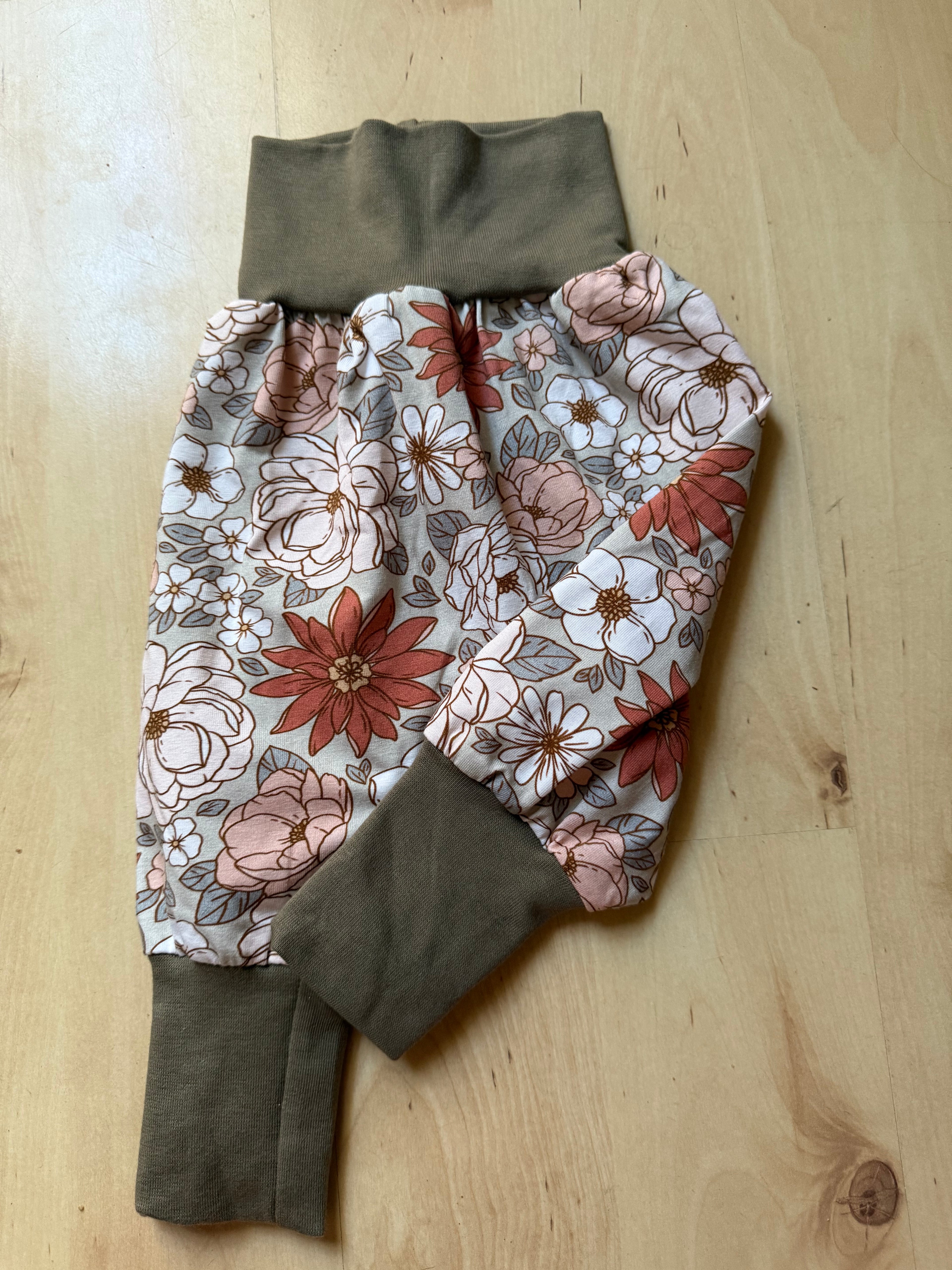 Sarouel fleuri kaki