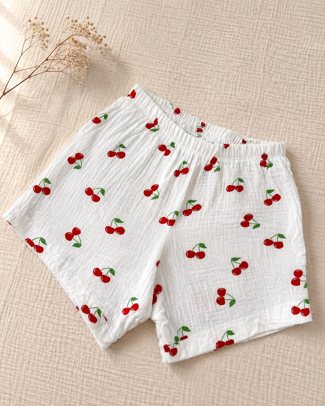 Shorts en mousseline cerises