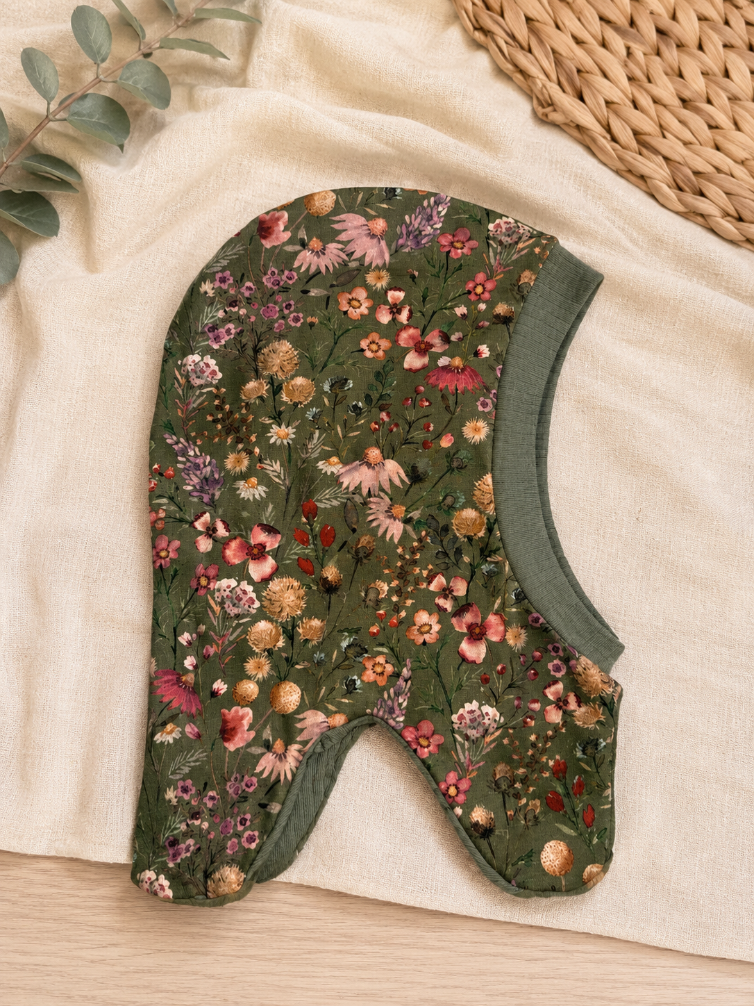 Schlupfmütze Blumen 48-52cm
