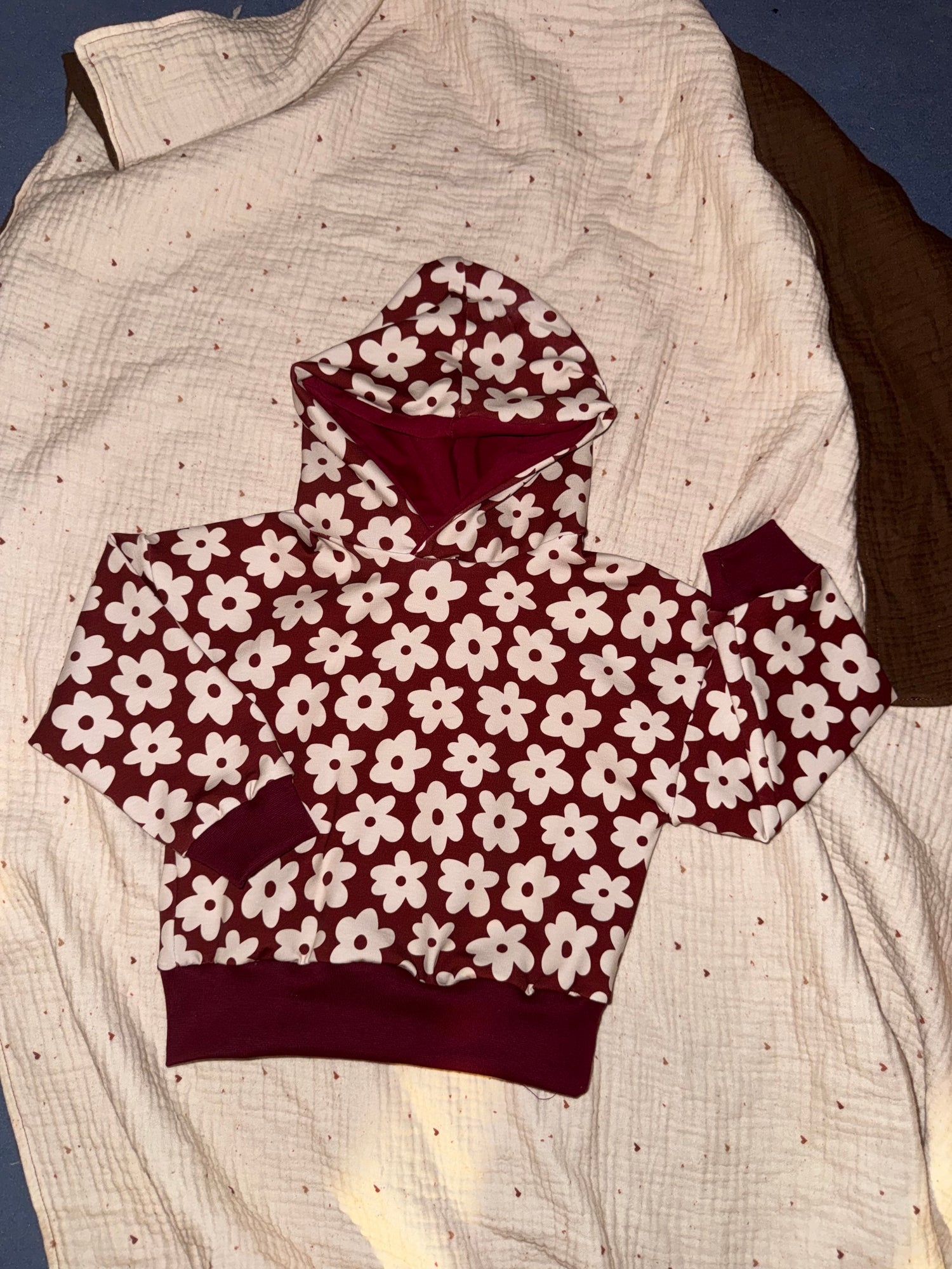 Hoodie Blumen weinrot