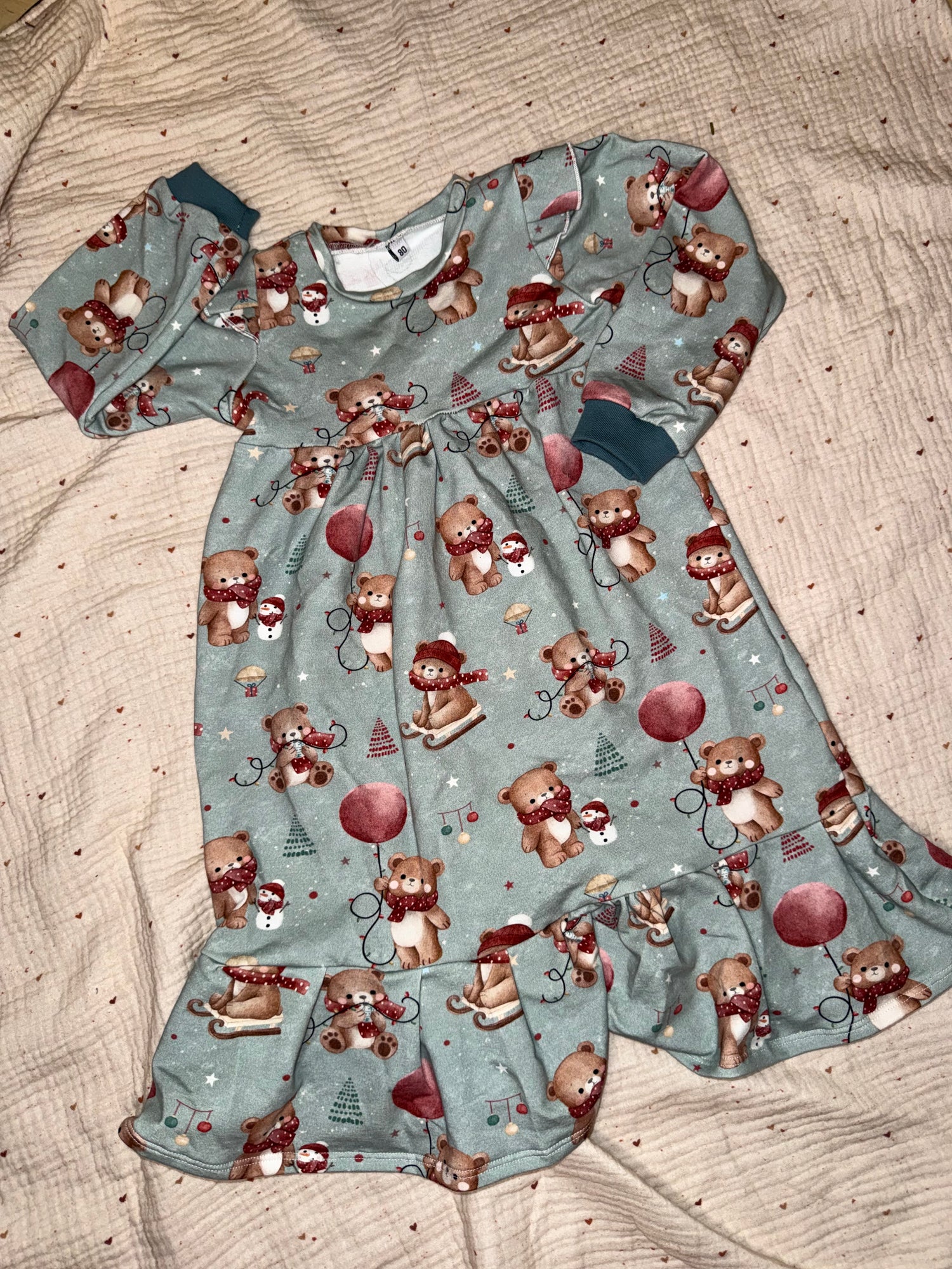 Kleid Bär mit Schlitten (Boho Stil)