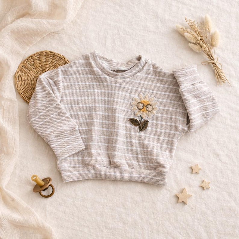 Oversize Pullover mit Blumen Patch