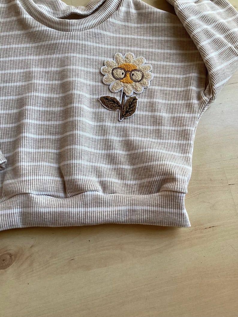 Oversize Pullover mit Blumen Patch