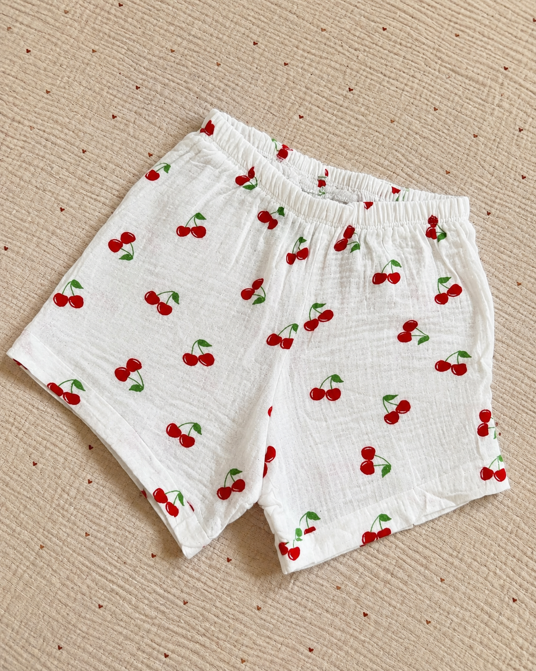 Shorts en mousseline cerises