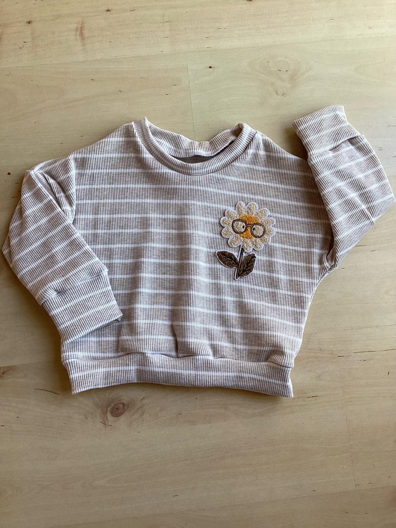 Oversize Pullover mit Blumen Patch